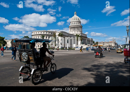 Capitole taxi Cycle Cuba La Havane Banque D'Images