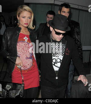 Paris Hilton et son petit ami Benji Madden du groupe rock Good Charlotte de quitter leur hôtel Londres, Angleterre - 15.04.08 Banque D'Images