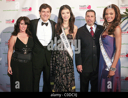 Lisa Oz, Le Dr Mehmet Oz, Miss Univers Riyo Mori, le gouverneur David Patterson et Miss USA Crystale Stewart à 'The Enchanted Banque D'Images