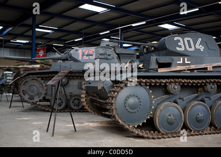 Panzerkampfwagen III (PzKpfw III) et Panzerkampfwagen II (abrégé PzKpfw II) de la Wehrmacht allemande Banque D'Images