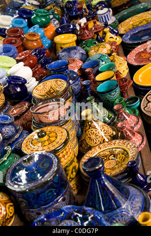 La poterie marocaine typique sur le marché dans la nouvelle Médina de Casablanca Banque D'Images