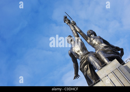 Travailleur et Kolkhozienne (ferme collective) Fille monument, conçu par Vera Mukhina, Moscou, Russie Banque D'Images