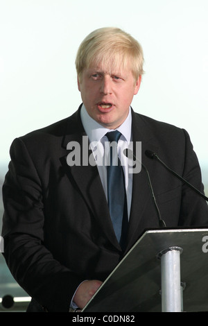 Boris Johnson à l'Hôtel de Ville à signer, comme il le nouveau maire de Londres, qui prend effet à compter de minuit le dimanche - Londres, Angleterre Banque D'Images