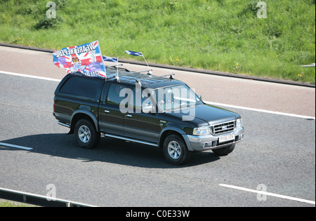 Fans de Rangers font leur chemin vers le bas la M61 jouer des Glasgow Rangers Zenit Saint-Pétersbourg ce soir à la finale de la coupe de l'UEFA, qui a eu lieu à Banque D'Images