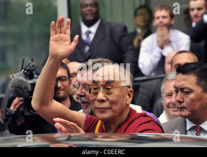 Sa Sainteté le dalaï-Lama reçoit un doctorat honorifique de l'Université métropolitaine de Londres au cours d'une cérémonie à l Banque D'Images