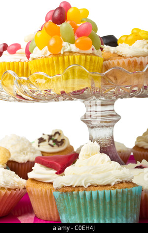 Une variété de plaisir dynamique des cup cakes on cake stand. Banque D'Images