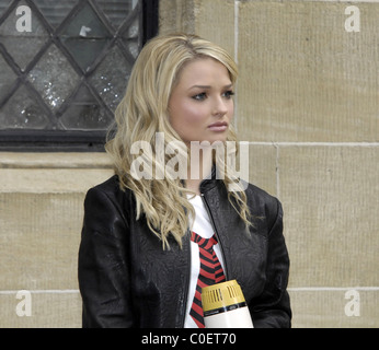 Emma Rigby qui joue Hannah Ashworth Le cast de Hollyoaks le tournage d'une scène de protestation à l'extérieur des Studios de Londres - Londres, Angleterre Banque D'Images