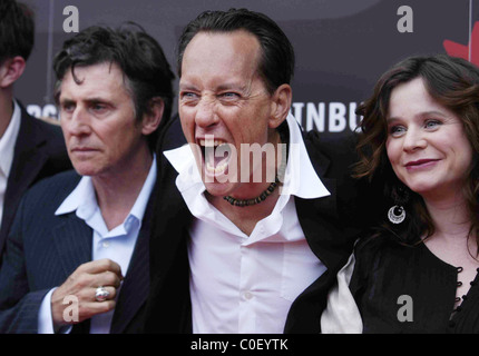 Le 59e Festival International du Film d'Edimbourg- L-R Gabriel Byrne, Richard E Grant et Emily Watson Banque D'Images