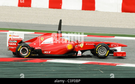 Pilote de Formule 1 espagnol Fernando Alonso dans la Ferrari F150Th race car en février 2011
