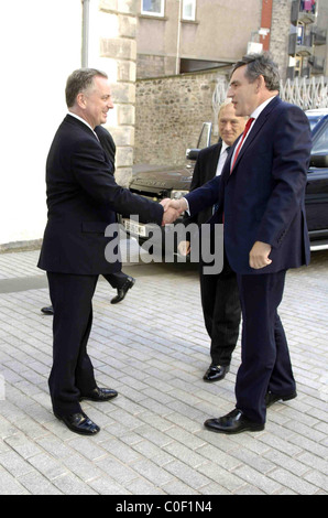 Jack McConnell MSP Premier Ministre de l'Ecosse accueille l'ancien Premier ministre britannique Gordon Brown Banque D'Images