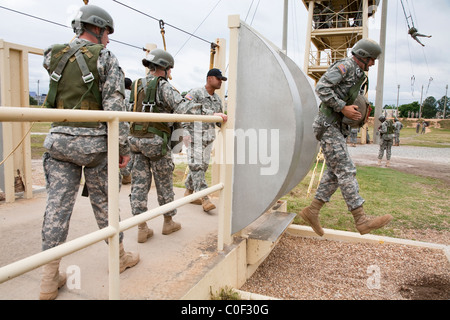 Les soldats participent à l'entraînement à Fort Benning à Columbus, GA. Avril 2010 Banque D'Images