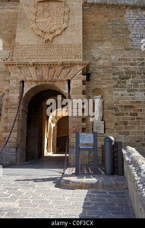 Pont-levis dans la fortification. Ibiza. L'Espagne. Banque D'Images