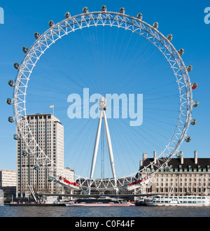 Le "London Eye" ou roue du millénaire, South Bank, Londres, UK Banque D'Images