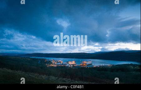 Un début de soirée vue de l'accueil des sous-marins nucléaires, la base navale de Faslane Banque D'Images