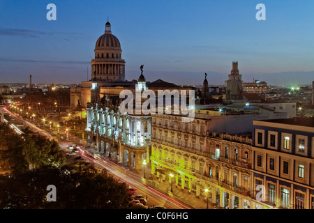 Vue panoramique sur le centre de La Havane à Cuba, au coucher du soleil de la capitale Banque D'Images