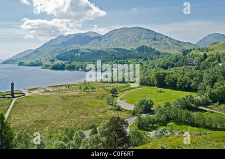 Le prince Charles Édouard à Glenfinnan Monument en Écosse avec Loch Shiel & Beinn Odhar Bheag en arrière-plan. Banque D'Images
