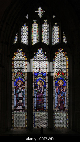 Un vitrail représentant les apôtres saints John, Phillip et Batholomew, Église de bataille, Shropshire Banque D'Images