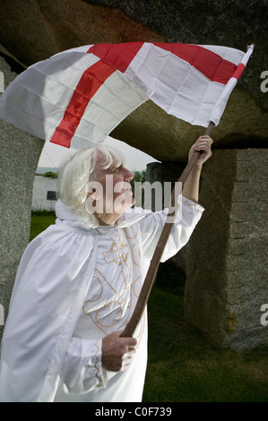 Cornish Druid Ed Prynn 'prier' pour l'Angleterre football succès à son domicile de St Merryn, Cornwall. Banque D'Images