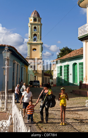 Clocher de l'Iglesia y Convento de San Francisco, la Plaza Mayor, Trinité-, Cuba Banque D'Images