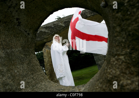 Cornish Druid Ed Prynn 'prier' pour l'Angleterre football succès à son domicile de St Merryn, Cornwall. Banque D'Images