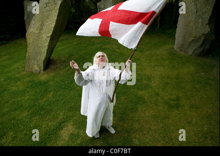 Cornish Druid Ed Prynn 'prier' pour l'Angleterre football succès à son domicile de St Merryn, Cornwall. Banque D'Images