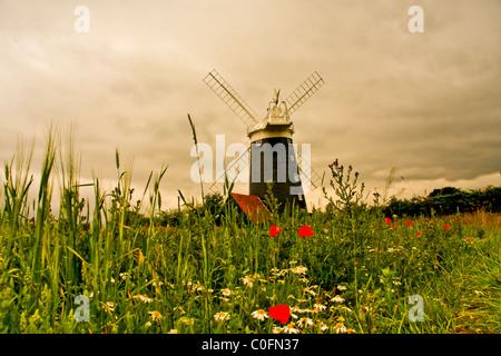 Un seul moulin près de Burnham Overy Staithe dans North Norfolk Banque D'Images