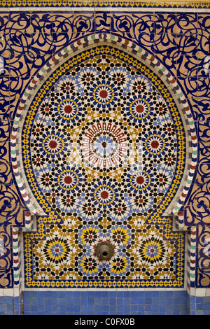 Fontaine typiquement marocain dans la ville de Rabat, Maroc Banque D'Images