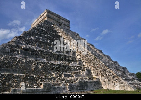 El Castlillo pyramide de Chichen Itza Banque D'Images