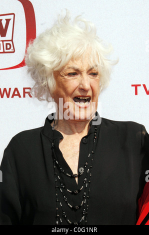 'Golden Girls' star Beatrice Arthur meurt à 86 Beatrice Arthur La 6e conférence annuelle "TV Land Awards - Arrivals tenue à Banque D'Images