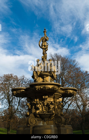 Dh les jardins de Princes Street d'ÉDIMBOURG FONTAINE ROSS Ross statue fontaine West Princes Street Gardens Banque D'Images