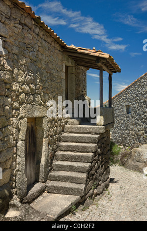Le Portugal, la Beira Baixa, village maison en pierre à Monsanto, Banque D'Images