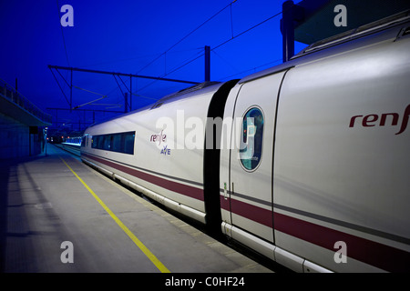 Train à grande vitesse AVE à LLeida. Banque D'Images