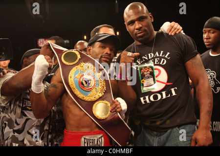 Kendall Holt knocks out Ricardo Torres dans le monde WBO Lightweight championship. Las Vegas, Nevada - 05.07.08 Mary Ann Owen / Banque D'Images