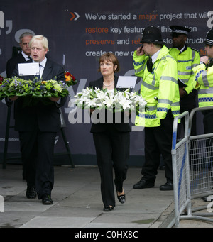 Boris Johnson, Maire de Londres et Tessa Jowell, Ministre pour les Jeux Olympiques et à Londres et les survivants et les familles des victimes de Banque D'Images
