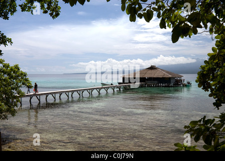 Fatboys Resort sur l'île de Kolombangara, Mbabanga avec, au-delà de Gizo, Province de l'Ouest, Îles Salomon Banque D'Images