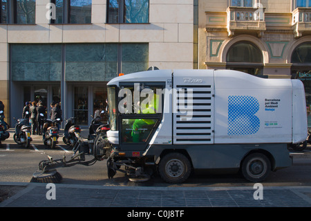 Le nettoyage des rues véhicule à la Rambla Catalunya, dans le centre de Barcelone Espagne Europe Banque D'Images