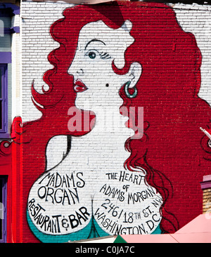 Fresque historique d'un buxomly dame sur le côté de l'Orgue de Madame club sur la 18e rue SW à Adams Morgan à Washington D.C. Banque D'Images