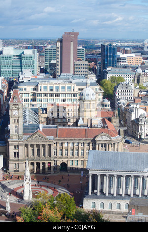 Vue aérienne du centre-ville de Birmingham montrant Chamberlain Square, Birmingham Museum and Art Gallery et Colmore Row. Banque D'Images