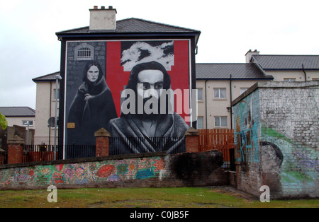 Murale dans le Bogside représentant IRA commémorant la couverture de manifestations dans les H-Block Long Kesh ou prison Maze Banque D'Images