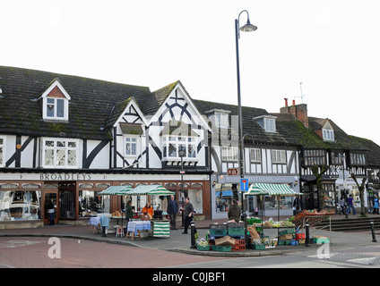 Grande rue historique de la zone commerçante de East Grinstead Sussex UK Banque D'Images