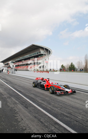Timo Glock dans la Marussia Virgin MVR-02 voiture de course de Formule Un en février 2011 Banque D'Images