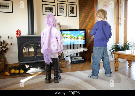 Stock photo d'enfants jouant Nintendo Wii Banque D'Images