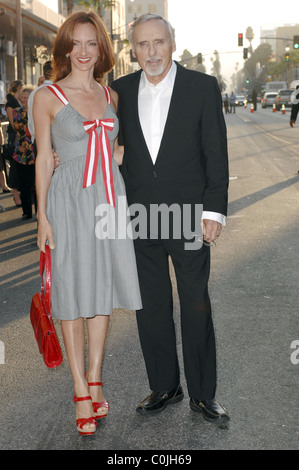 Dennis Hopper et Victoria Duffy première mondiale de 'Swing Vote' tenue à l'El Capitan Theatre - Arrivées Hollywood, Californie Banque D'Images