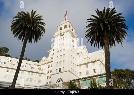 Claremont Hotel and Resort, hôtel historique au crépuscule avec palmiers, Berkeley, California USA Banque D'Images