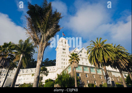 Claremont Hotel and Resort, hôtel historique au crépuscule avec palmiers, Berkeley, California USA Banque D'Images