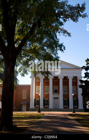 Le Lycée est le plus ancien bâtiment sur le campus de l'Université du Mississippi, situé à Oxford, Mississippi, USA. Banque D'Images