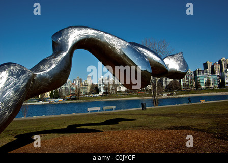 L'eau de congélation # 7 acier inoxydable grande sculpture métal artiste chinois Ren Jun Vancouver Vanier Park Banque D'Images