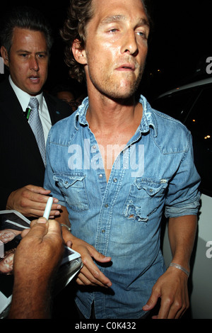Matthew McConaughey arrivant au Camila Alves lancement de sa collection de sacs à main Muxo à Kitson. Los Angeles, Californie - Banque D'Images