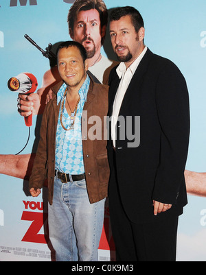 Adam Sandler et Rob Schneider à l'Irish Premiere de 'Vous ne salissez pas avec le Zohan', à la Savoie le Dublin, Irlande - Banque D'Images