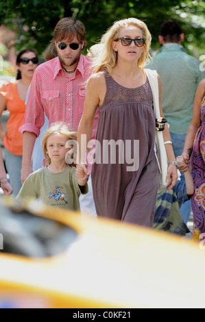 Kate Hudson prend son fils Ryder Robinson à l'aire de la ville de New York, USA - 03.08.08 Banque D'Images